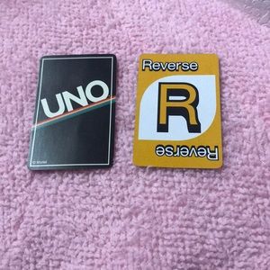 2 uno cards